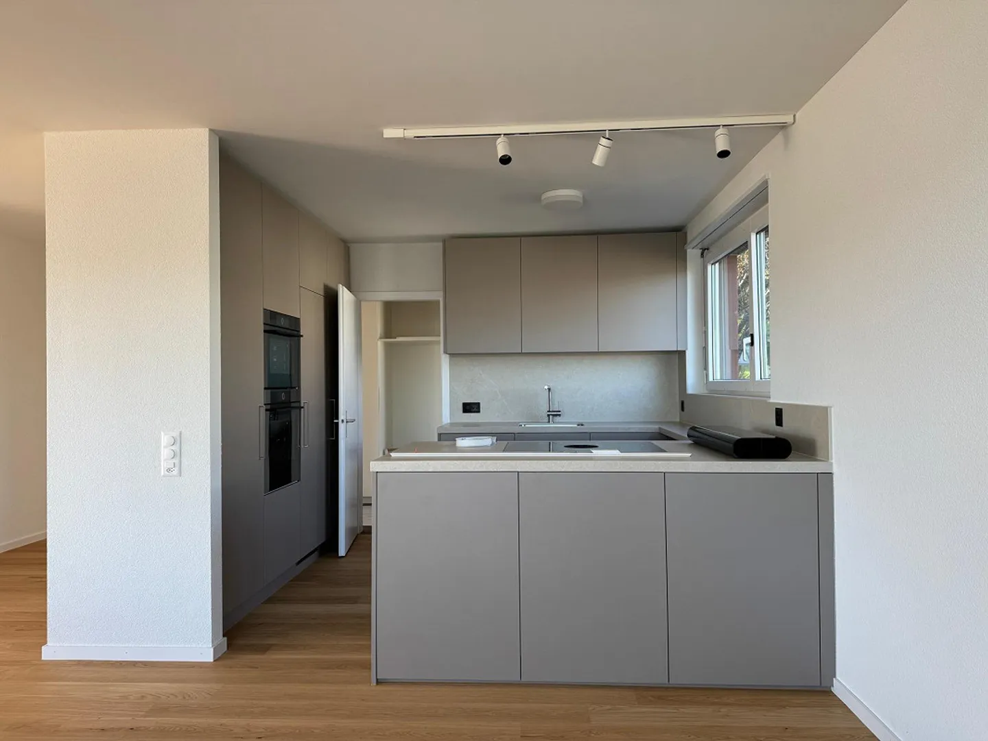 Appartamento con terrazza e vista mozzafiato sul lago e sulle montagne - Foto 6 di 16