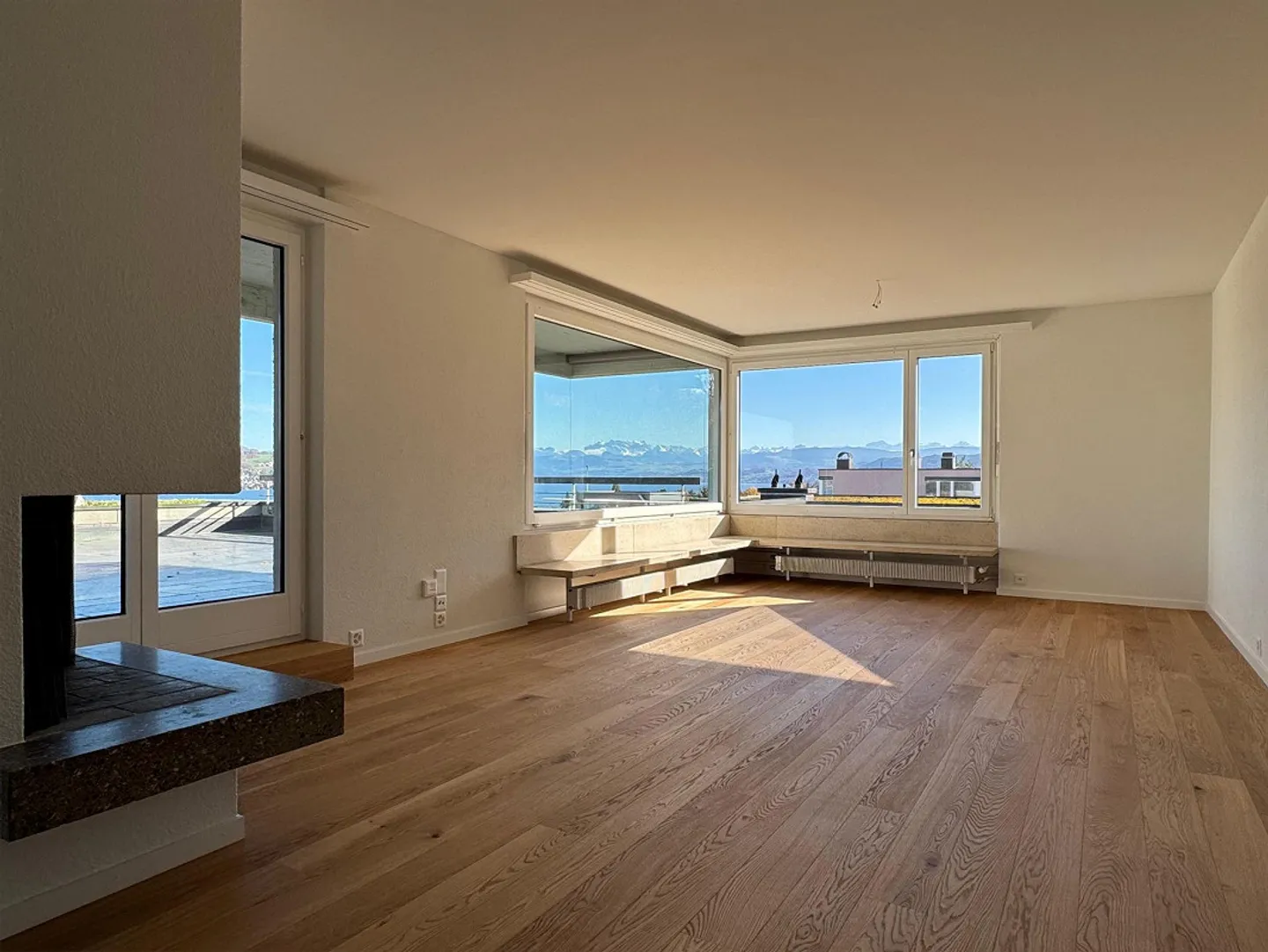 Appartamento con terrazza e vista mozzafiato sul lago e sulle montagne - Foto 8 di 16