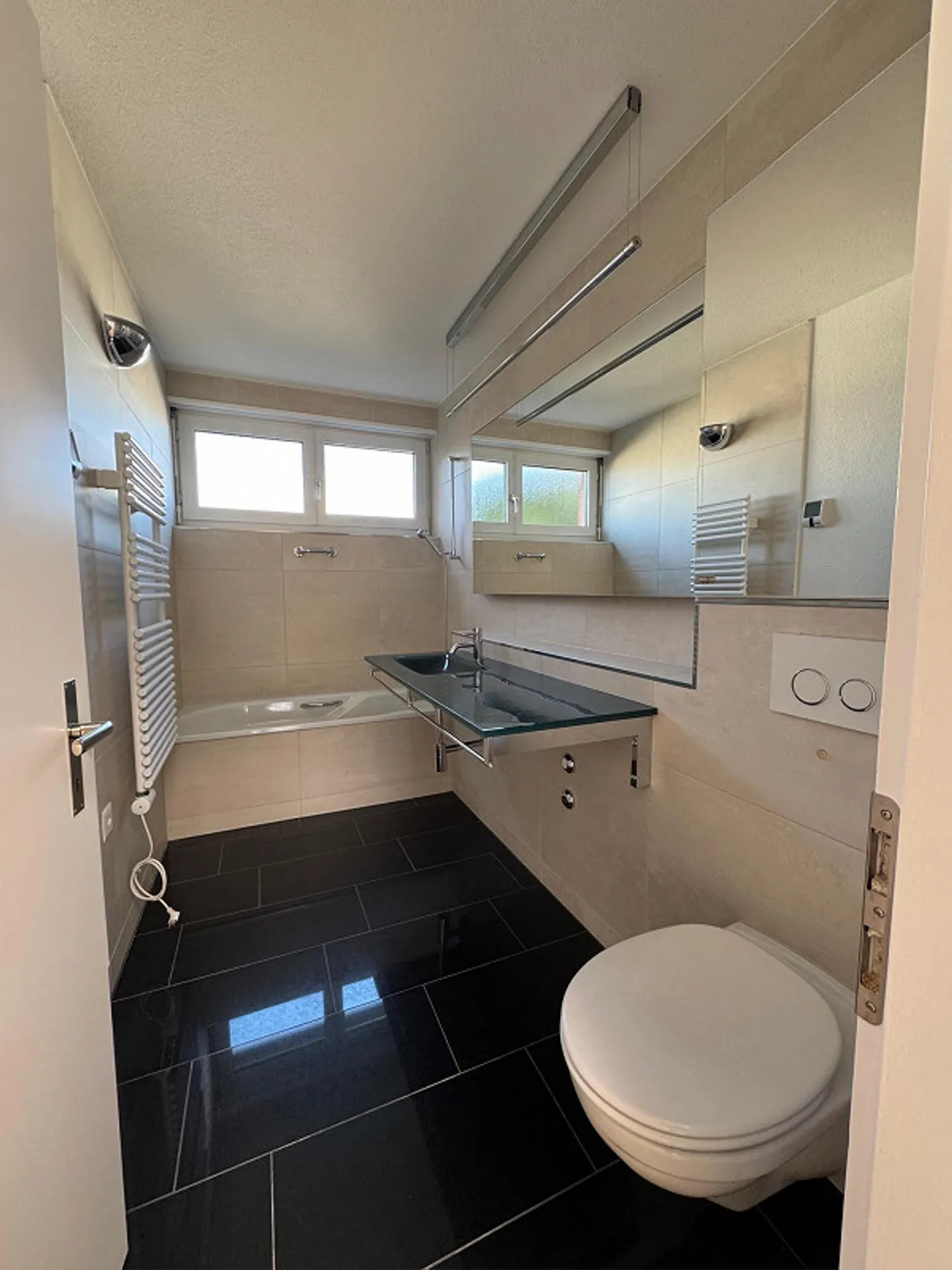 Appartamento con terrazza e vista mozzafiato sul lago e sulle montagne - Foto 13 di 16