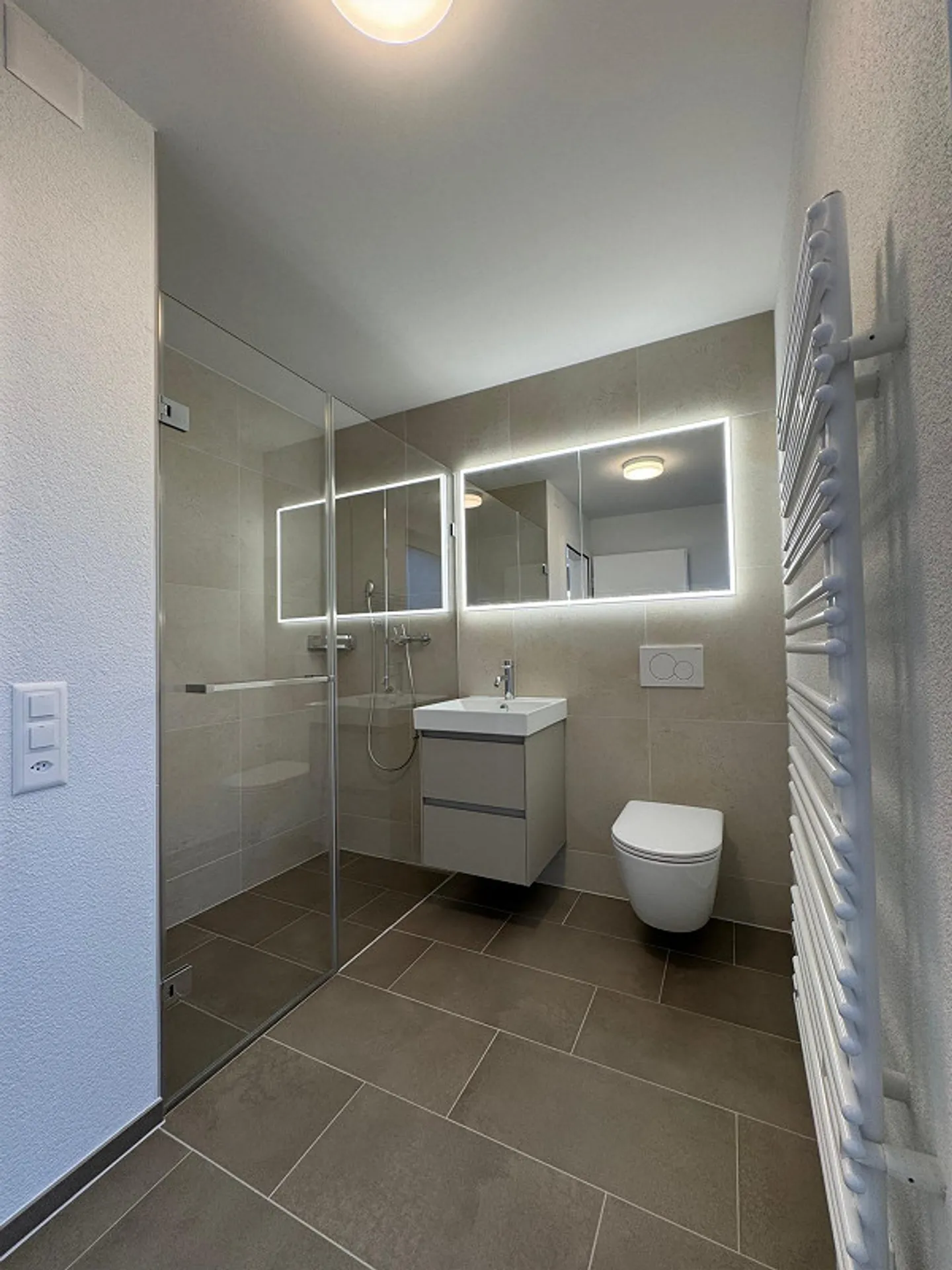 Appartamento con terrazza e vista mozzafiato sul lago e sulle montagne - Foto 14 di 16