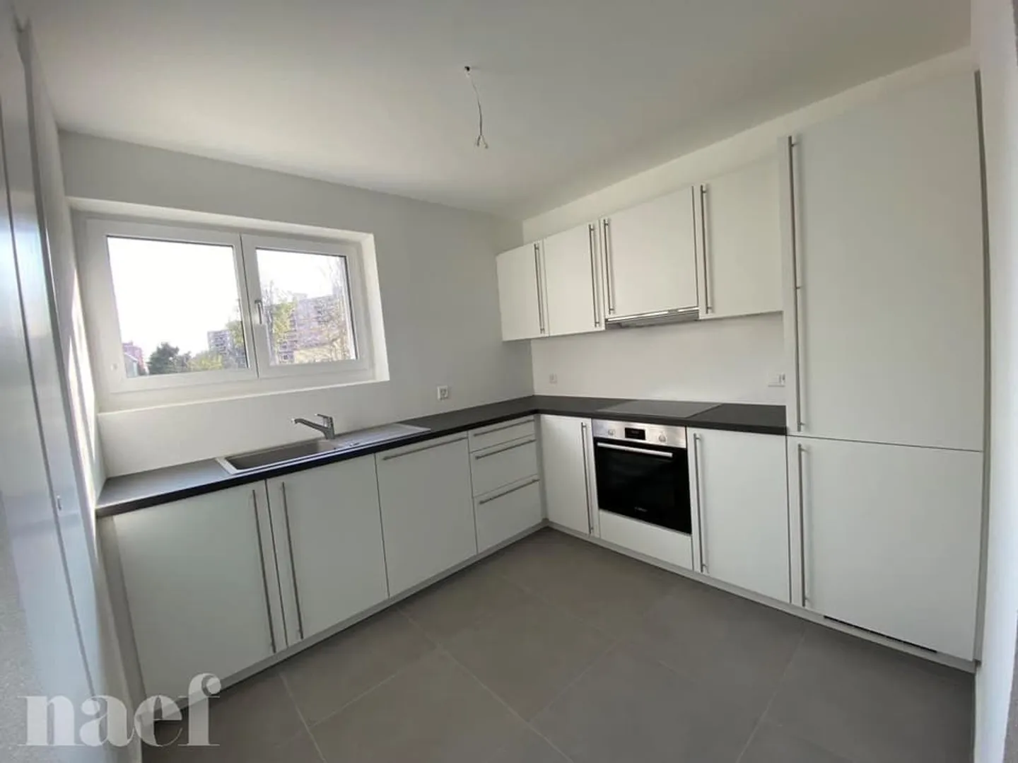 4-room apartment with balcony - Photo 2 of 10