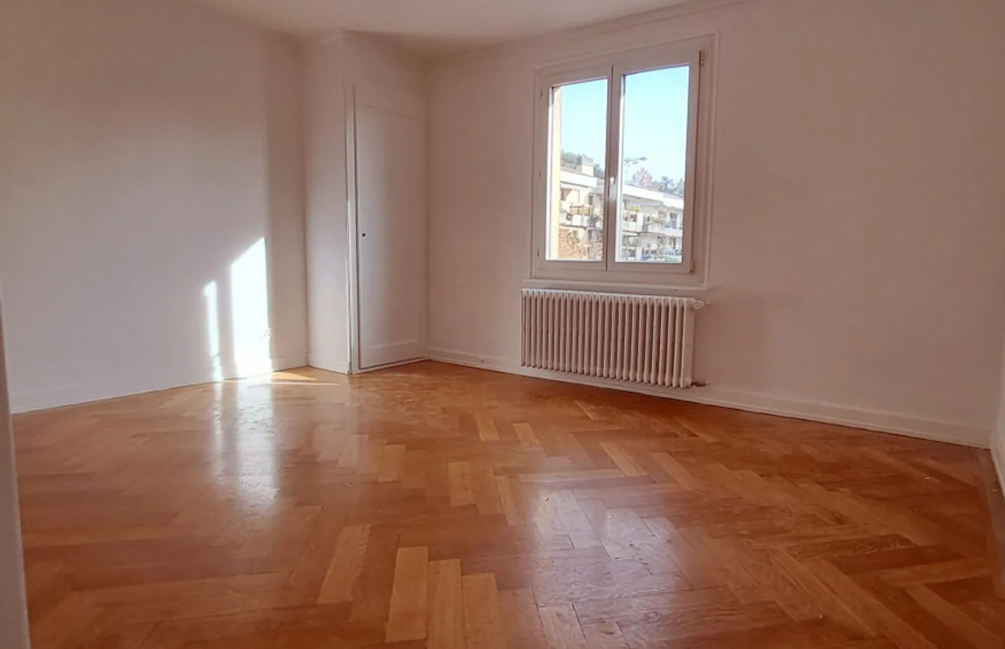 À louer  4 pièces rénové au dernier étage avec vue sur le lac à Pully - Photo 4 sur 7