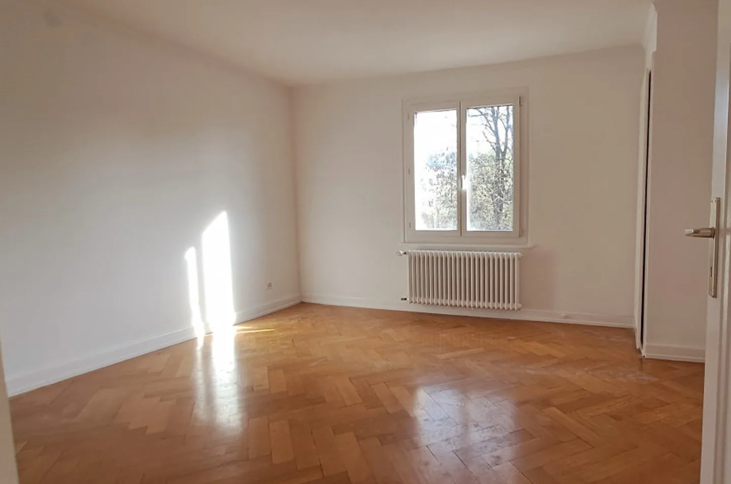 À louer  4 pièces rénové au dernier étage avec vue sur le lac à Pully - Photo 5 sur 7