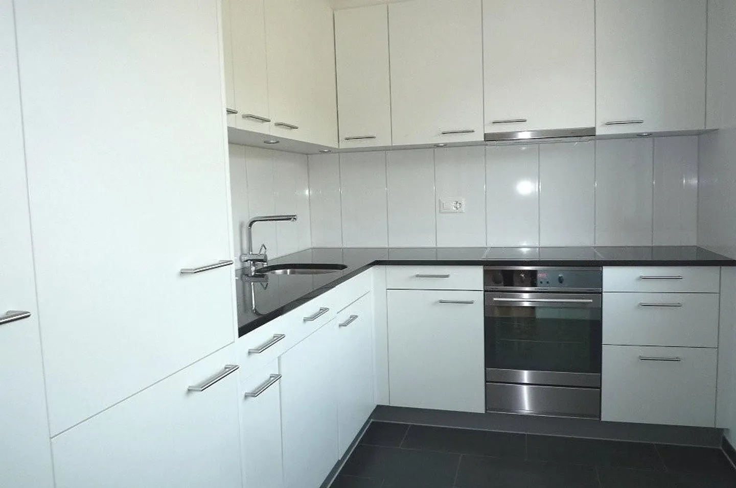 Large 4.5-room apartment of 112 m2 on the 2nd floor with mountain view - Photo 2 of 9