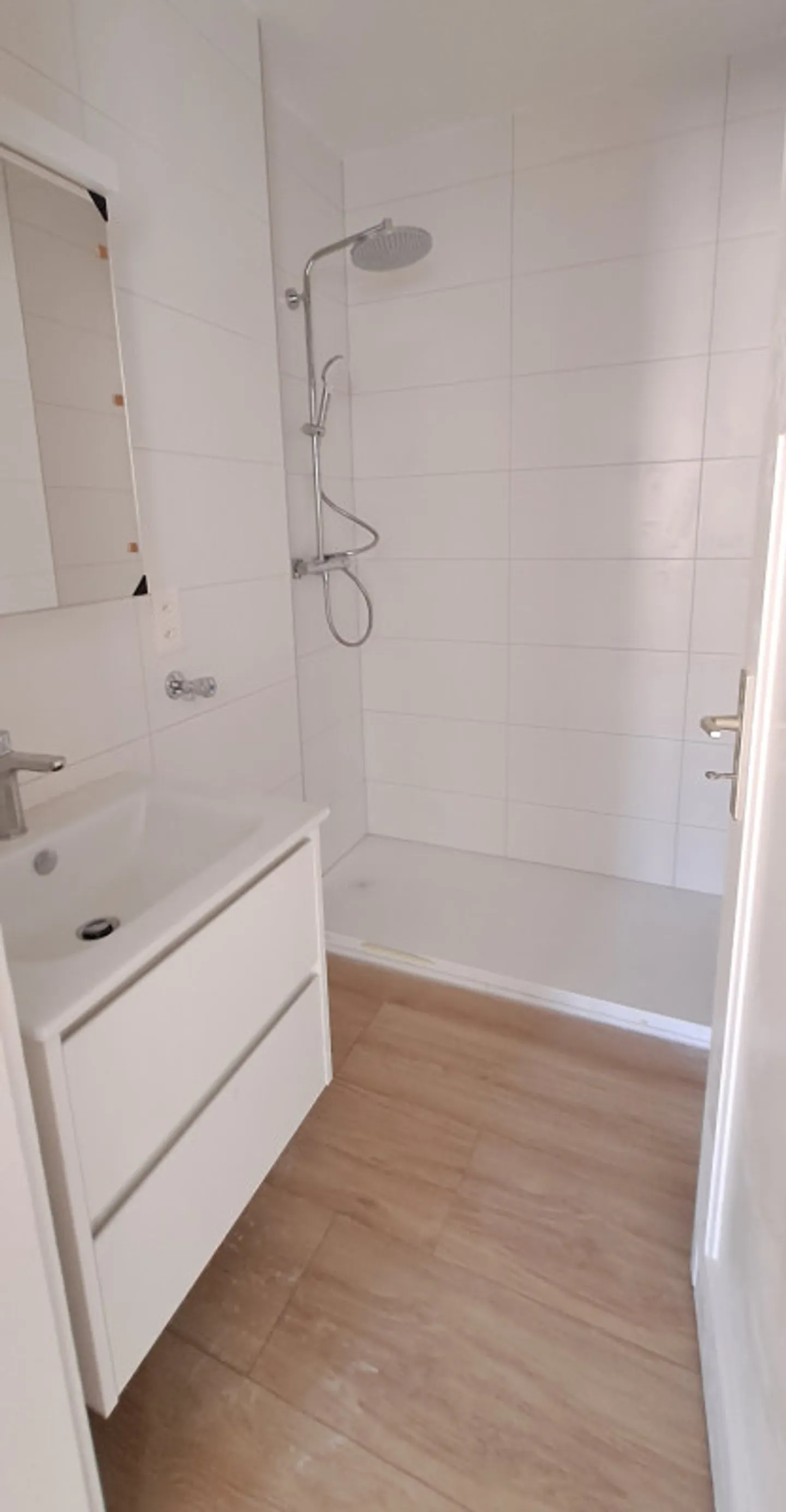 À louer  4 pièces rénové au dernier étage avec vue sur le lac à Pully - Photo 6 sur 7