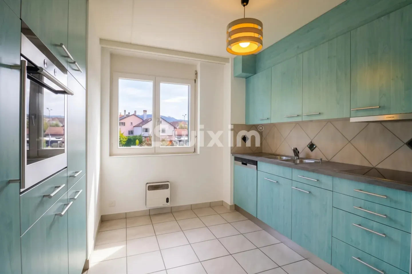 135 m² Apartment in the heart of Palézieux-Village: train station, school, and shops nearby - Photo 3 of 8