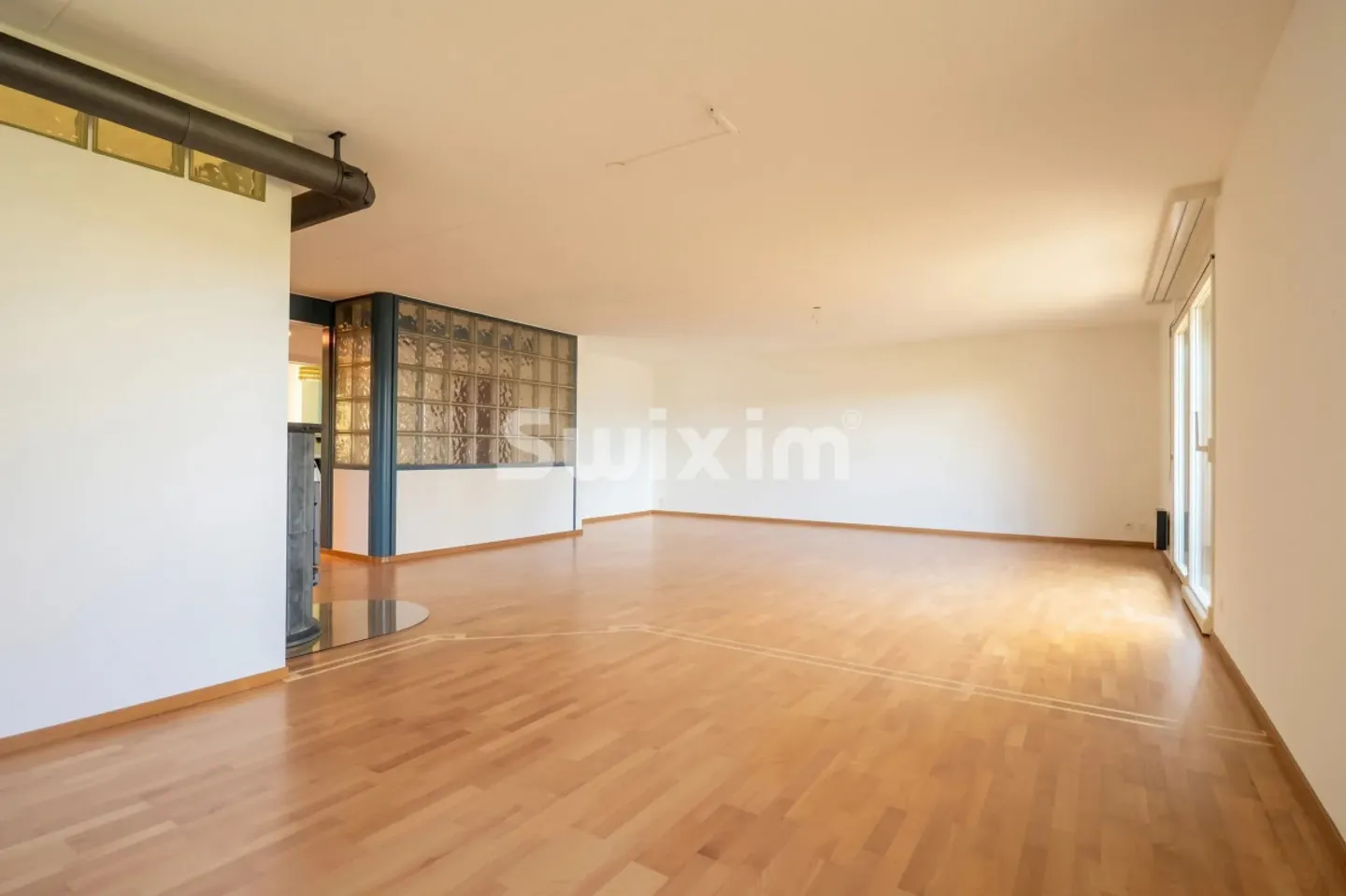 135 m² Apartment in the heart of Palézieux-Village: train station, school, and shops nearby - Photo 4 of 8