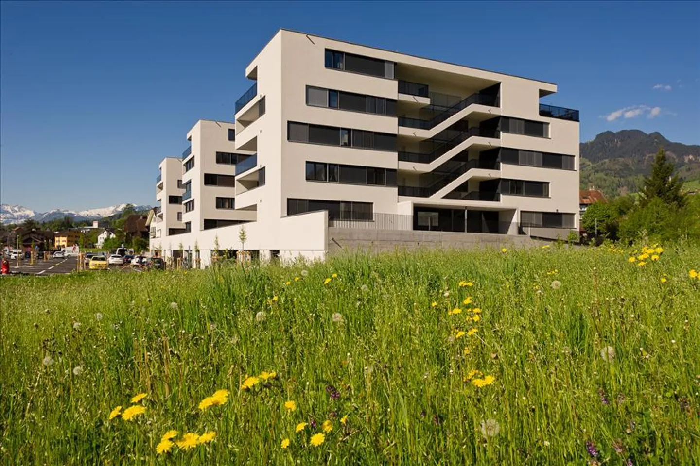 Modernes Apartment mit Balkon - Foto 2 von 3