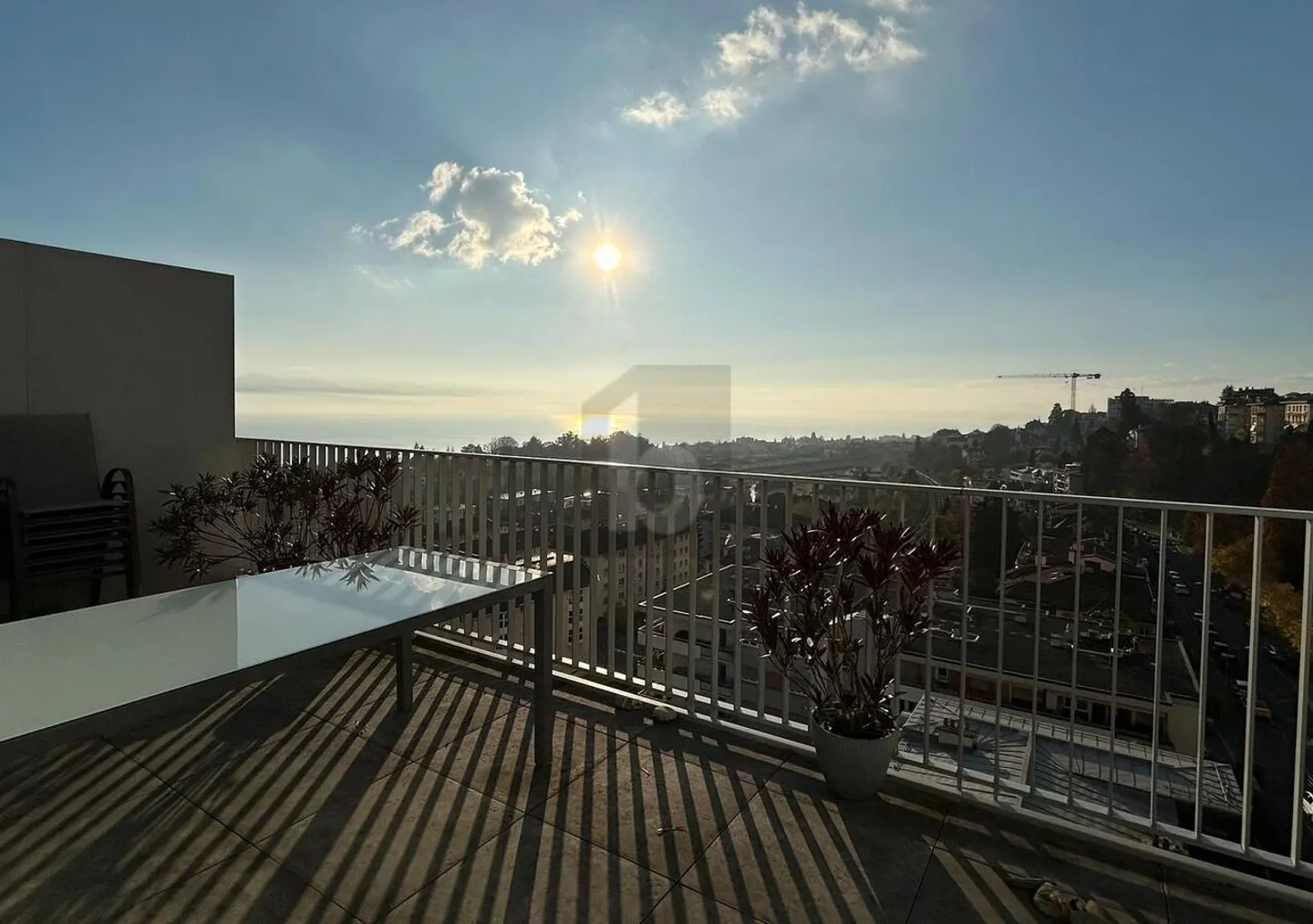 Helligkeit und spektakuläre Aussicht auf den See - Foto 1 von 6