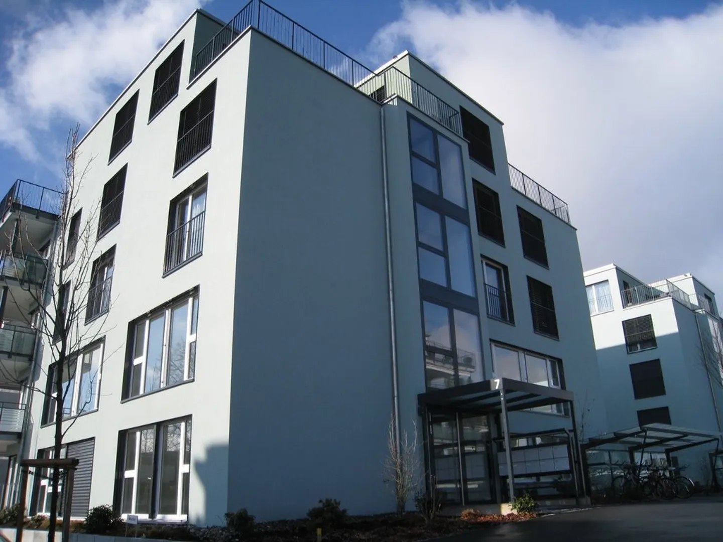 Moderne Wohnung in Nänikon - Foto 1 von 7