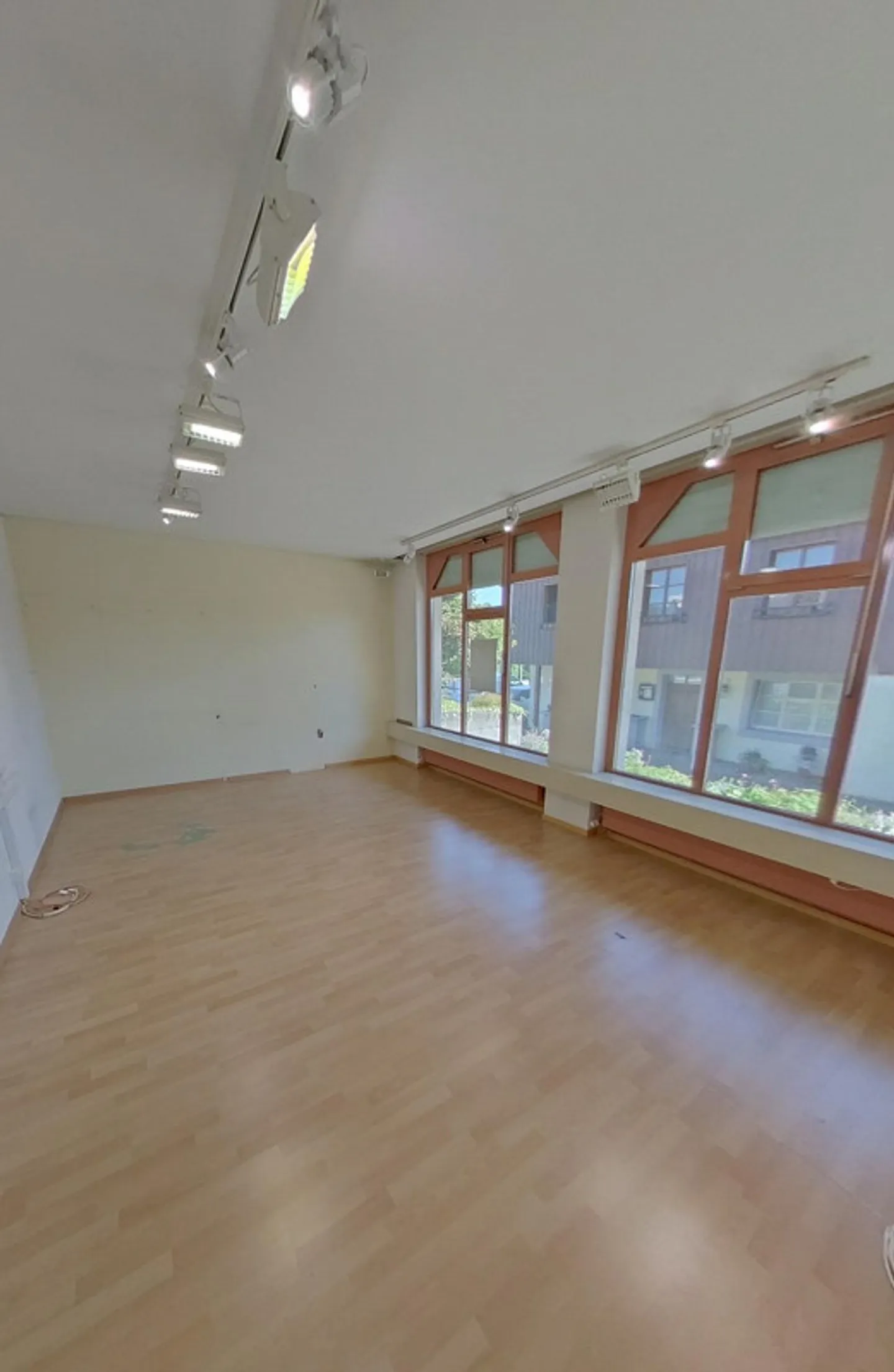 Office space for rent in the village center - Photo 3 of 10
