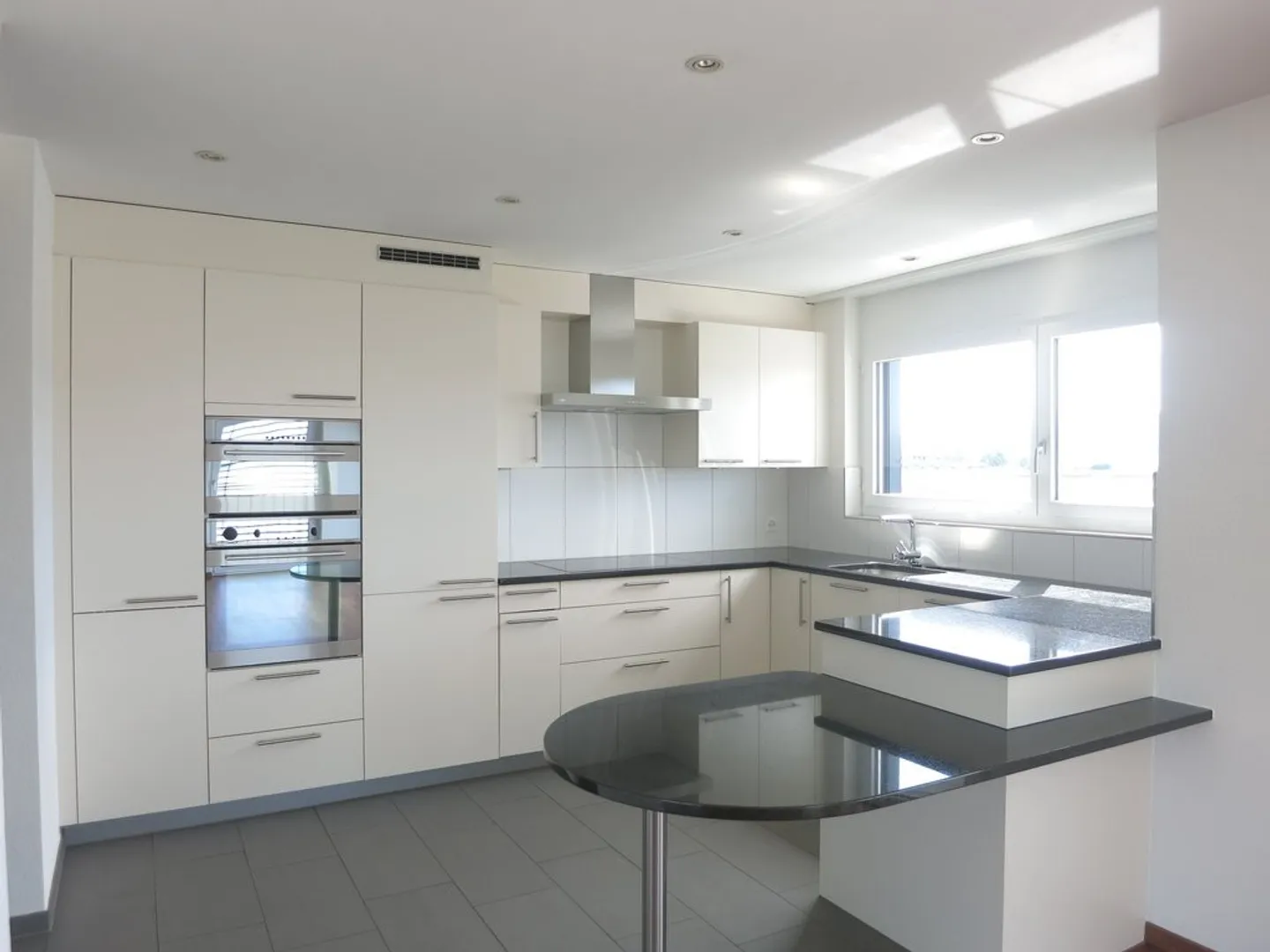 Moderne Wohnung in Nänikon - Foto 2 von 7