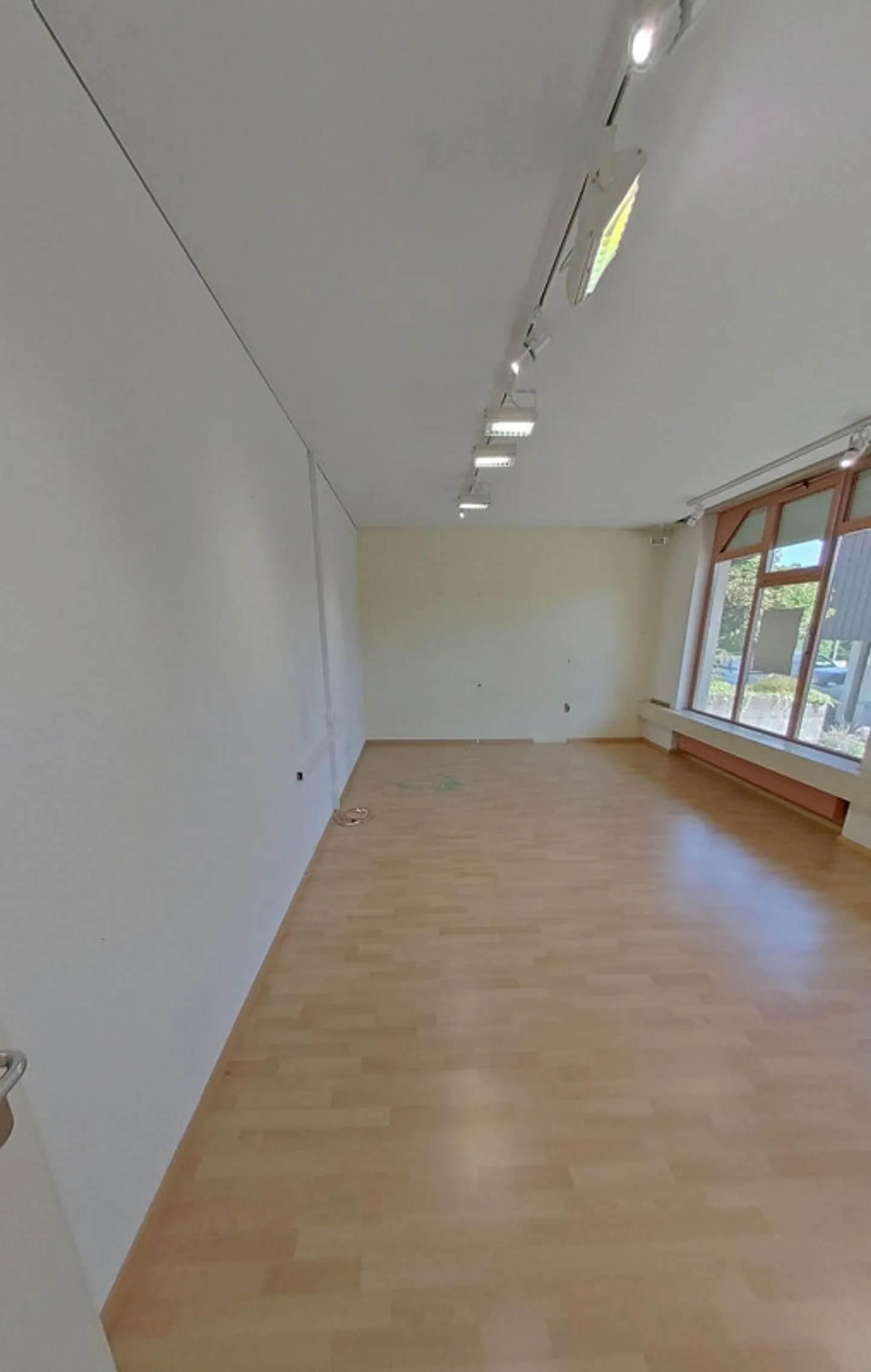 Office space for rent in the village center - Photo 4 of 10