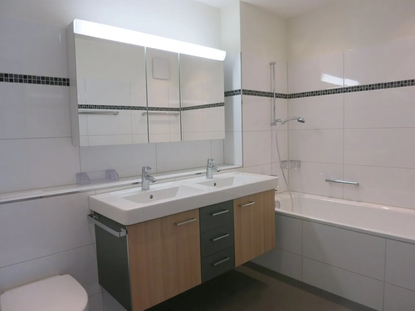 Moderne Wohnung in Nänikon - Foto 3 von 7