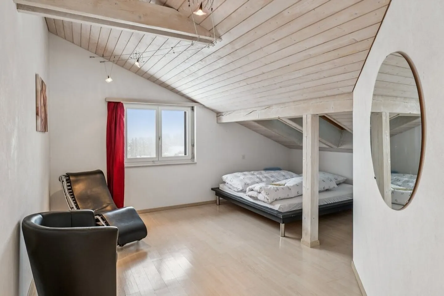 Appartamento duplex molto grande con molto spazio di stoccaggio, comprese le spese accessorie - Foto 10 di 11