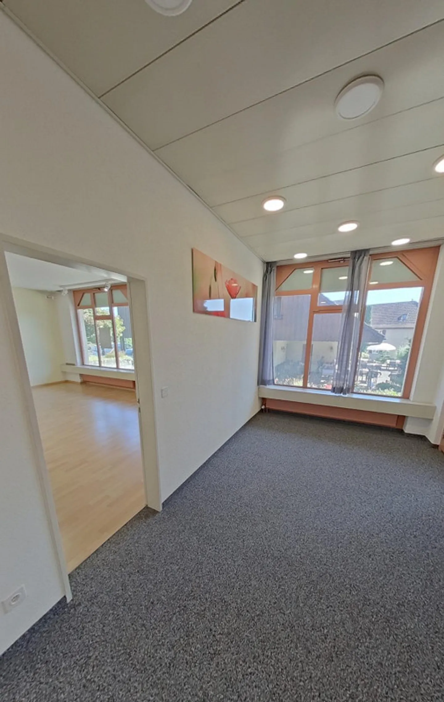 Office space for rent in the village center - Photo 5 of 10