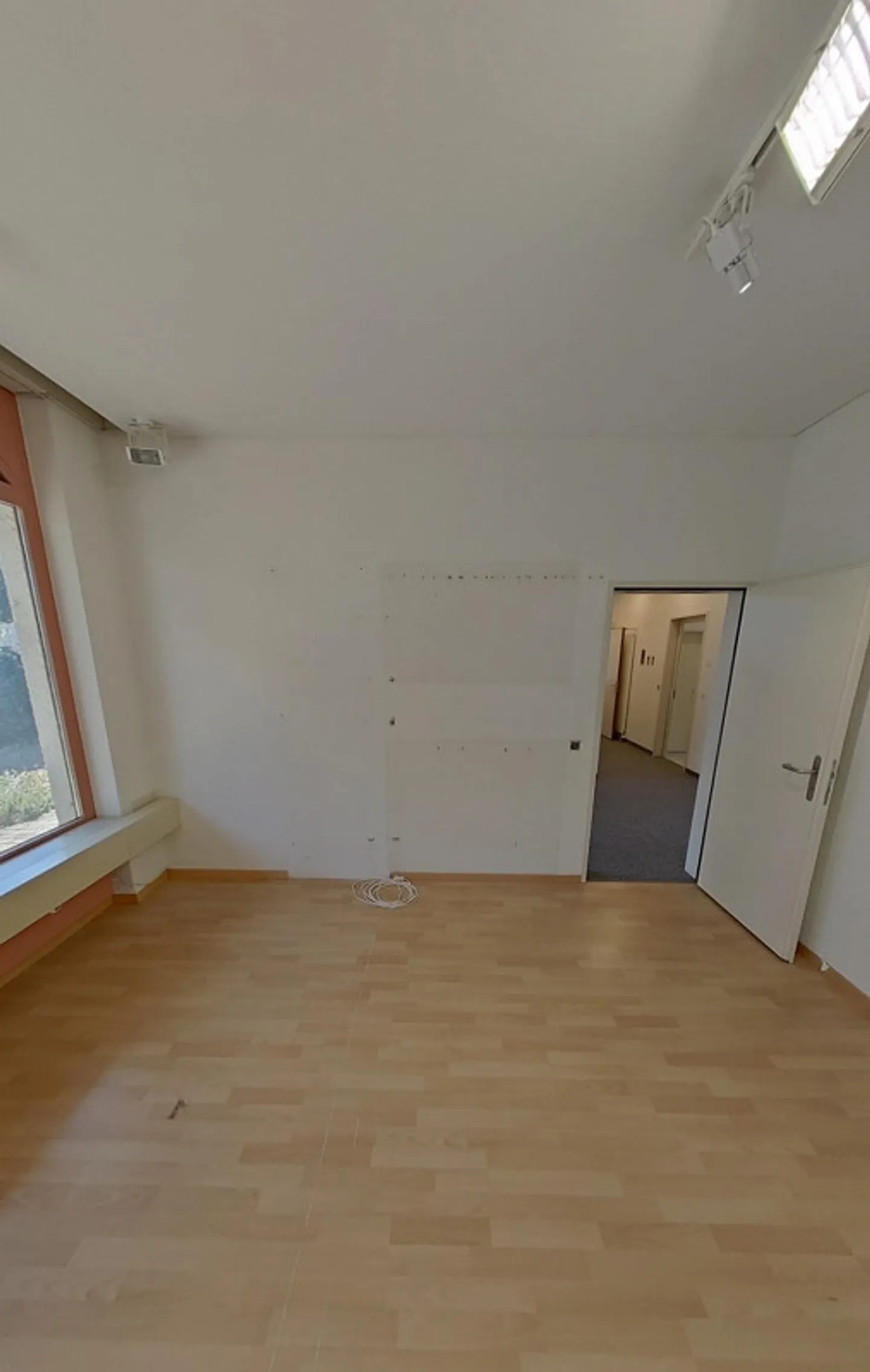 Office space for rent in the village center - Photo 7 of 10