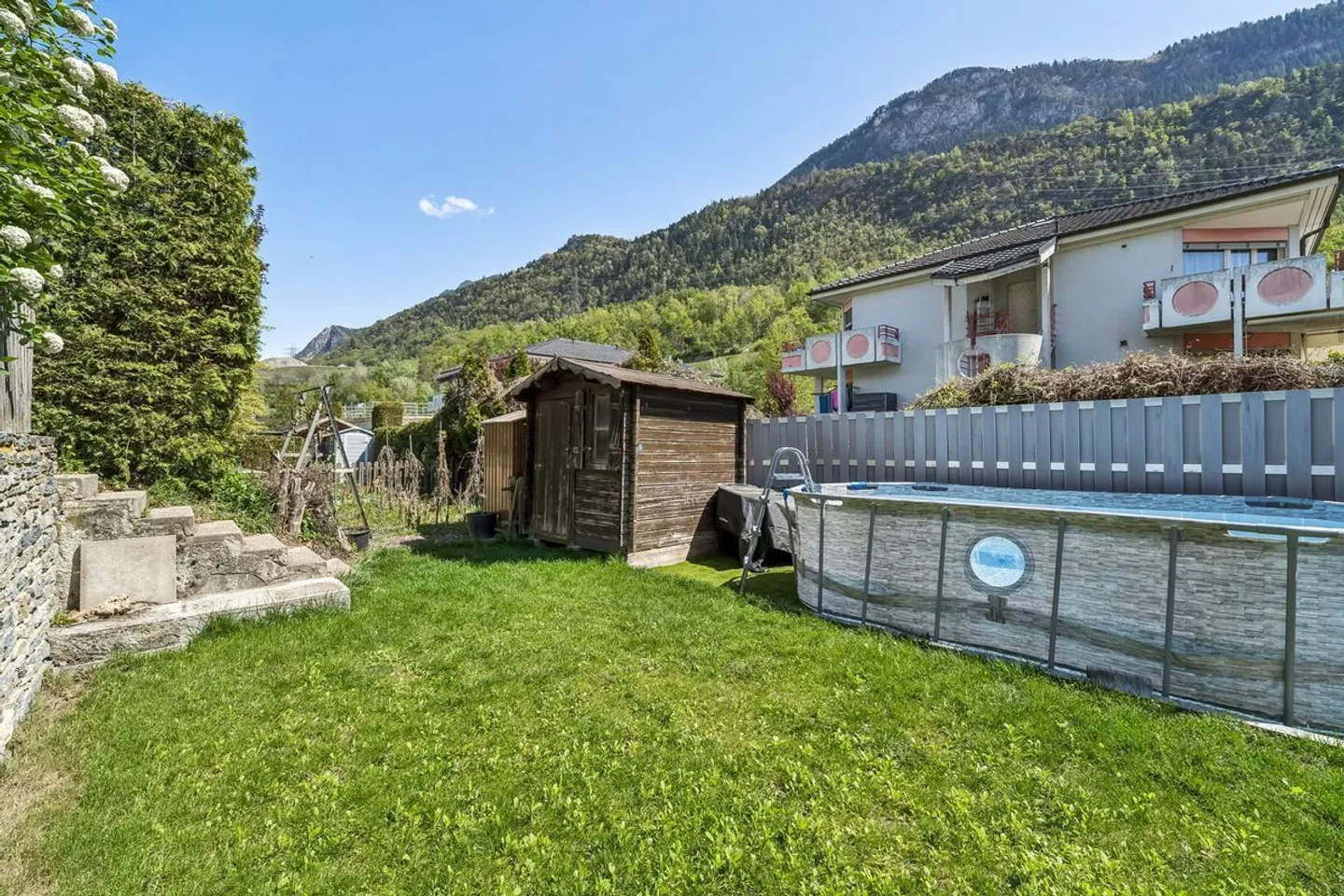 Penthouse apartment with private outdoor area in Chalais - Photo 10 of 11