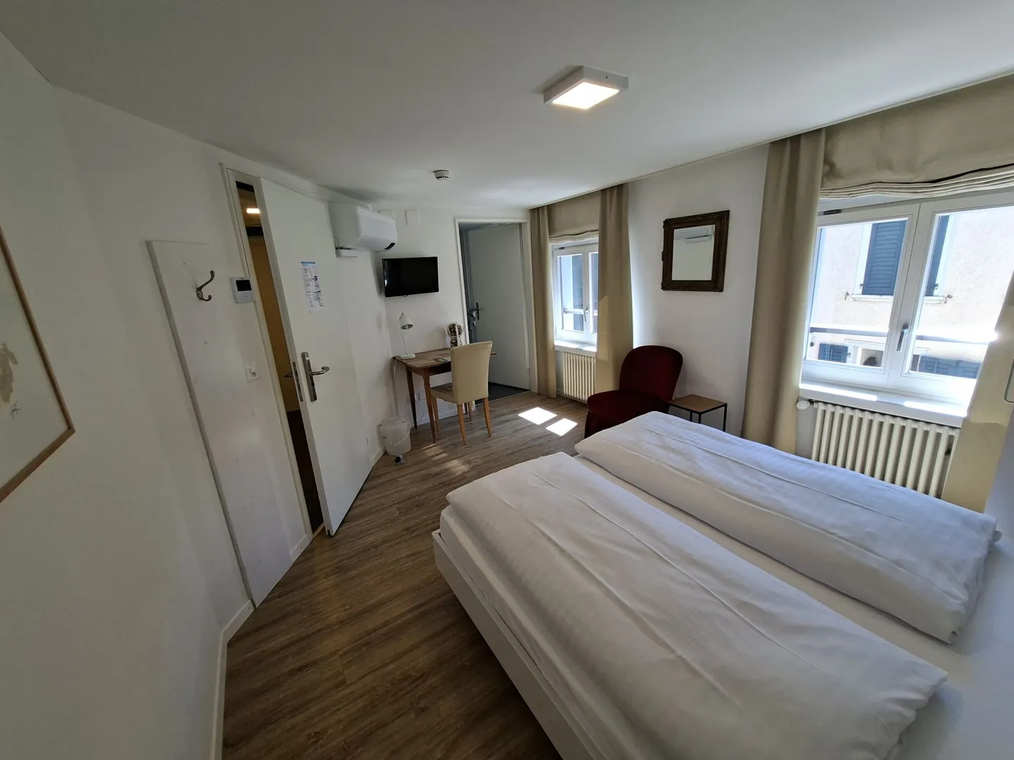 Belle chambre meublée avec salle de bain privée dans la vieille ville, 3ème étage chambre 307 - Photo 1 sur 10