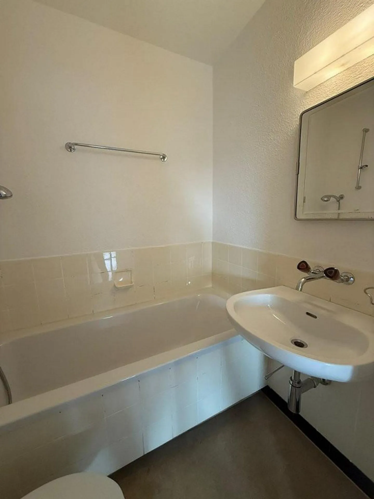 Apartment seeks tenant - Photo 7 of 8