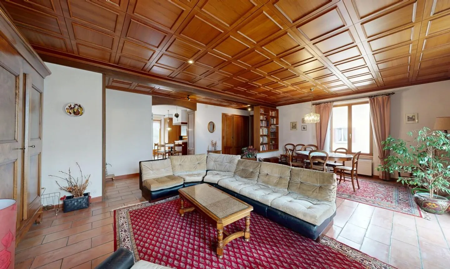 Gebäude: 2x 4,5 Zimmer + Studio + große Garage und Bürofläche - Foto 3 von 11