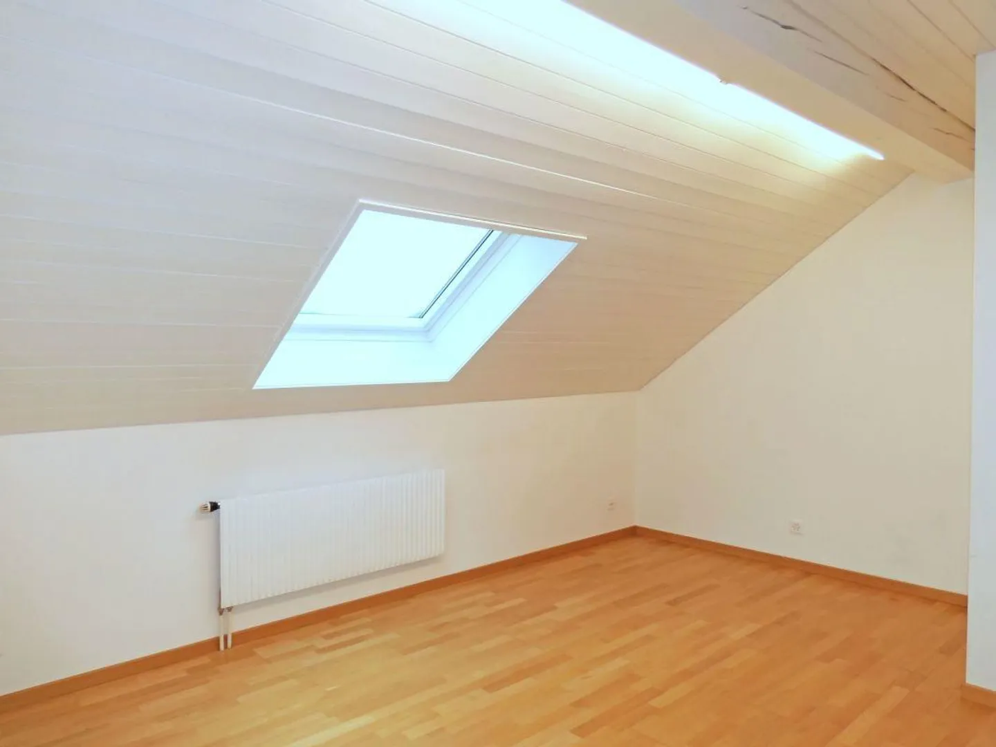 Appartement douillet de 2,5 pièces dans les combles - Photo 5 sur 10