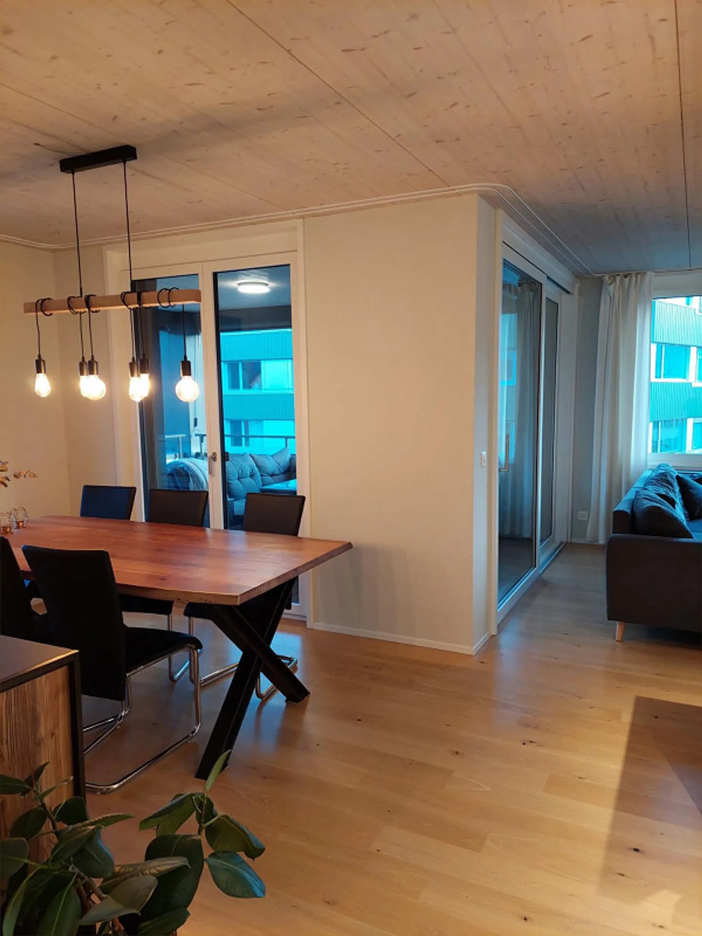 Elegant & modern: 2.5-room apartment with high-quality furnishings - Photo 2 of 15