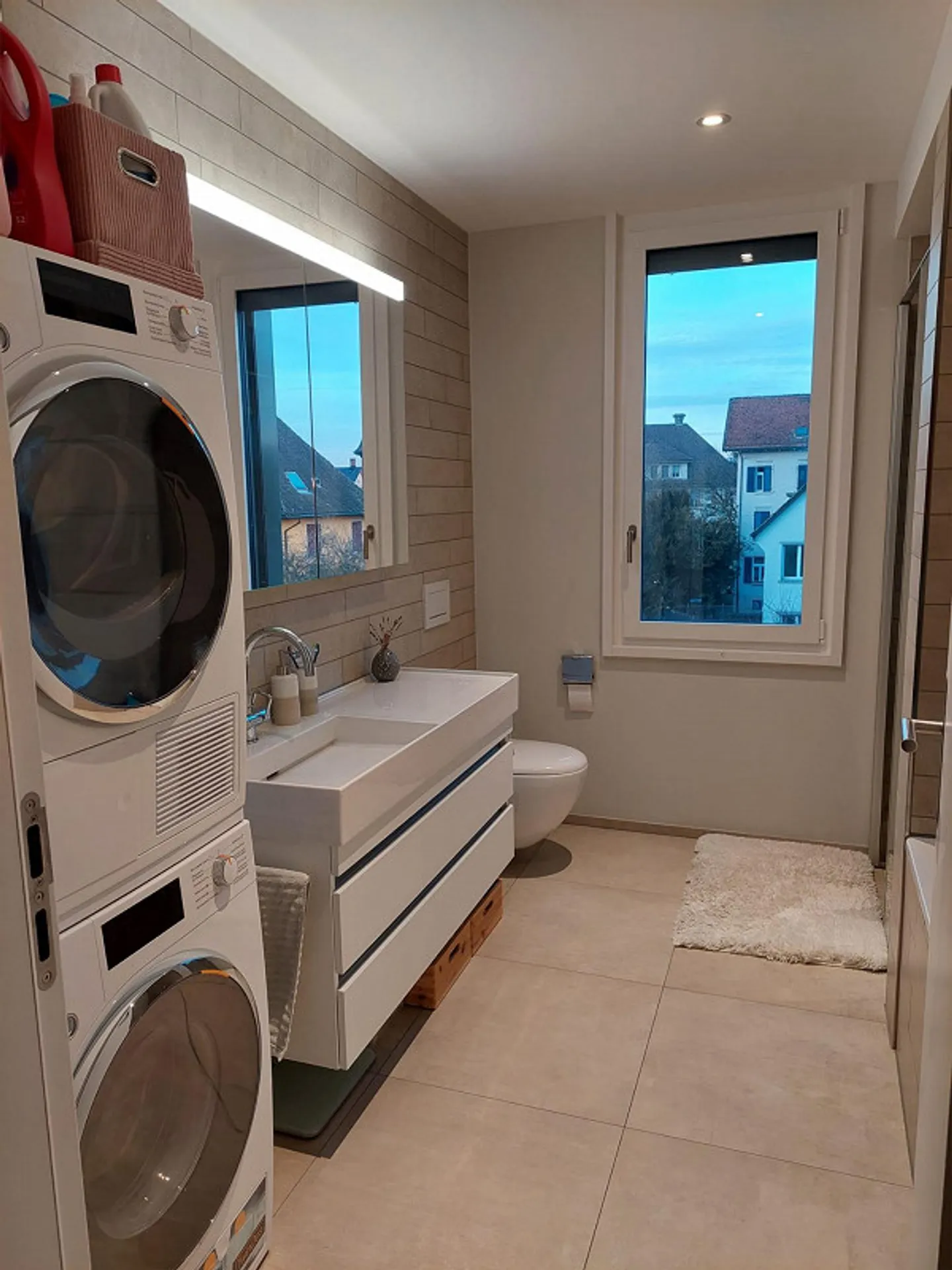 Elegant & modern: 2.5-room apartment with high-quality furnishings - Photo 4 of 15