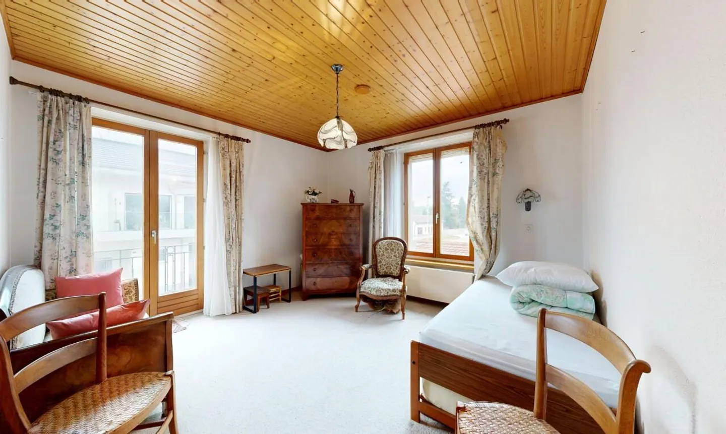 Gebäude: 2x 4,5 Zimmer + Studio + große Garage und Bürofläche - Foto 8 von 11