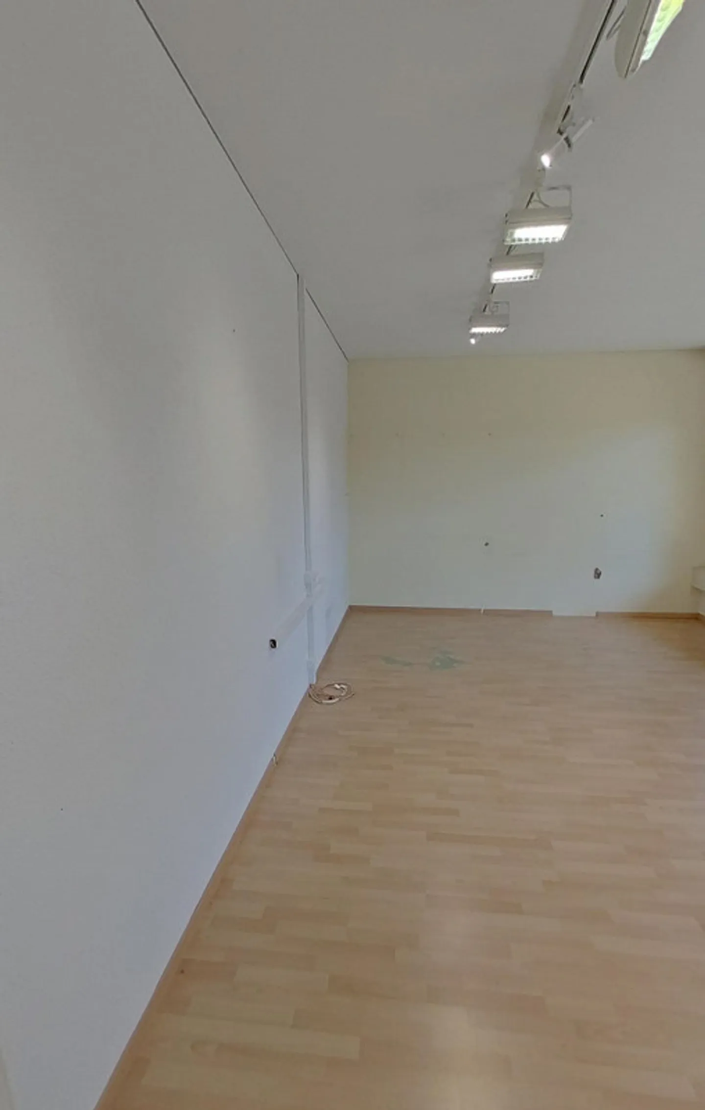 Office space for rent in the village center - Photo 8 of 10