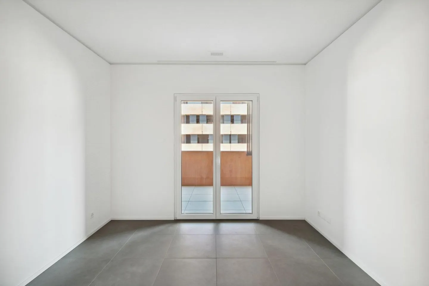 Appartement moderne avec terrasse - Photo 5 sur 7