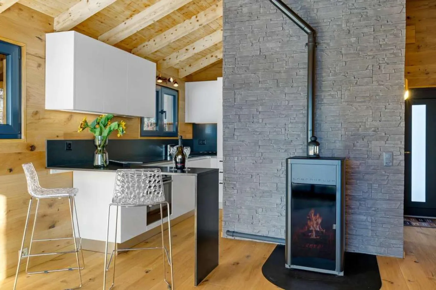 The Chalet You Dream Of - Photo 5 of 12