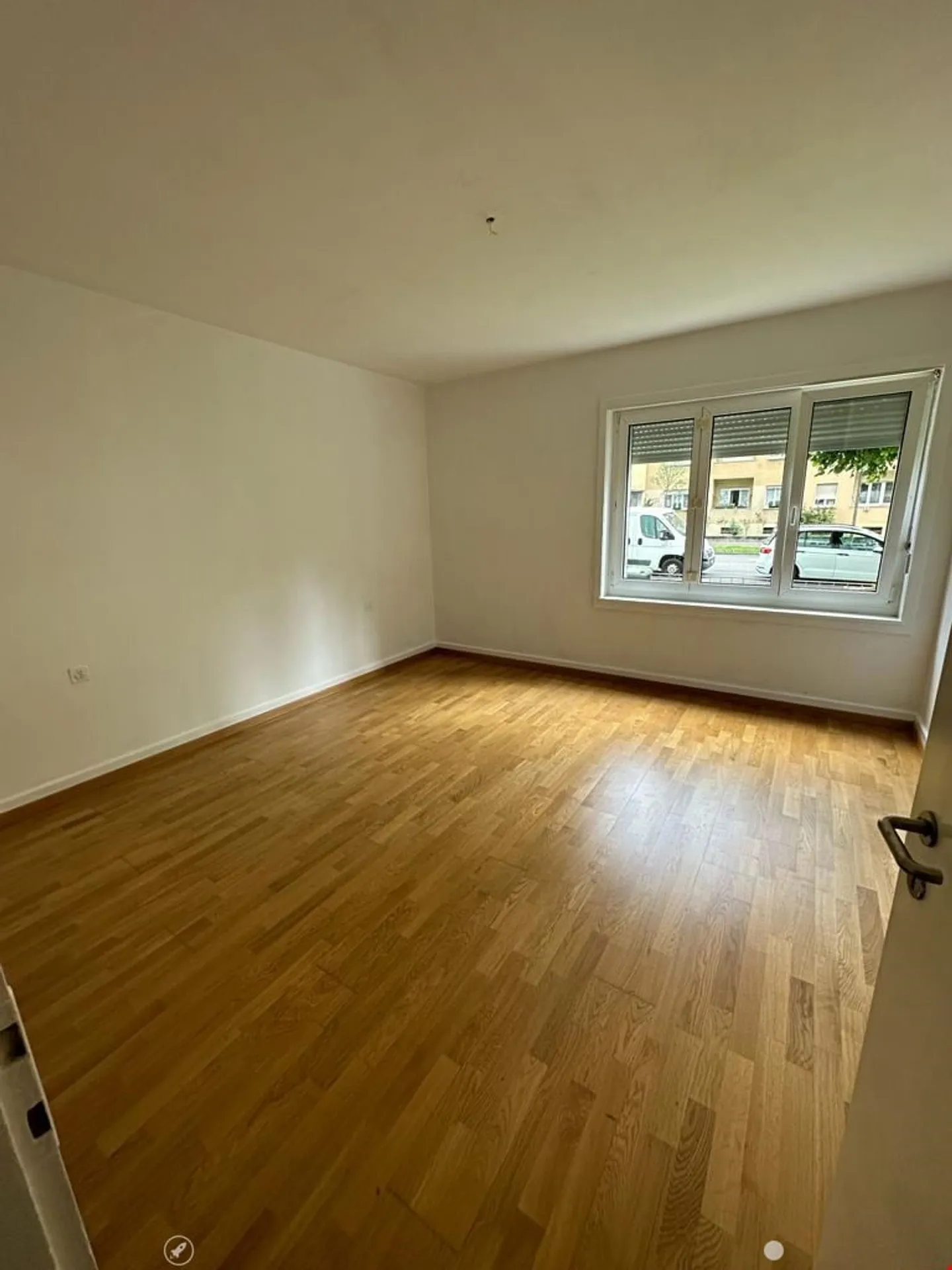 App. de 3.5 pièces au rez-de-chaussée - Photo 2 sur 7
