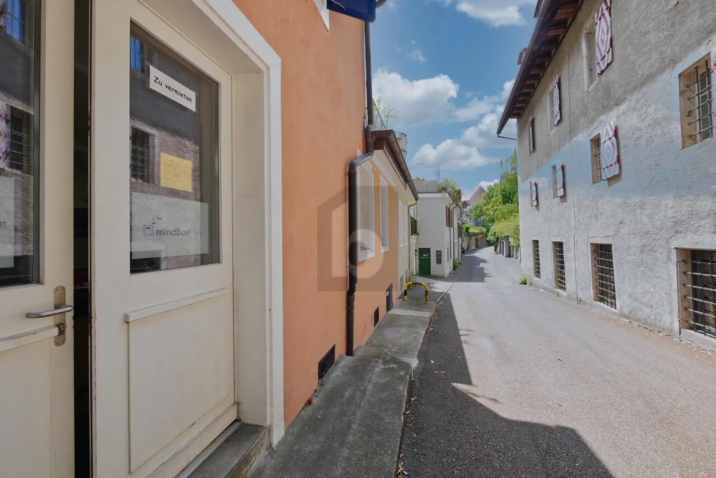 VIELSEITIGE RÄUME AUF ZWEI ETAGEN - Foto 2 von 6