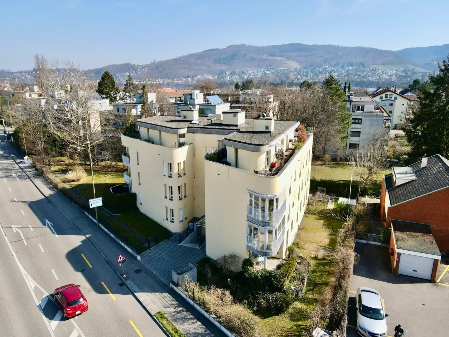 Modern 4.5-room apartment in Reinach - central & comfortable - Photo 2 of 13