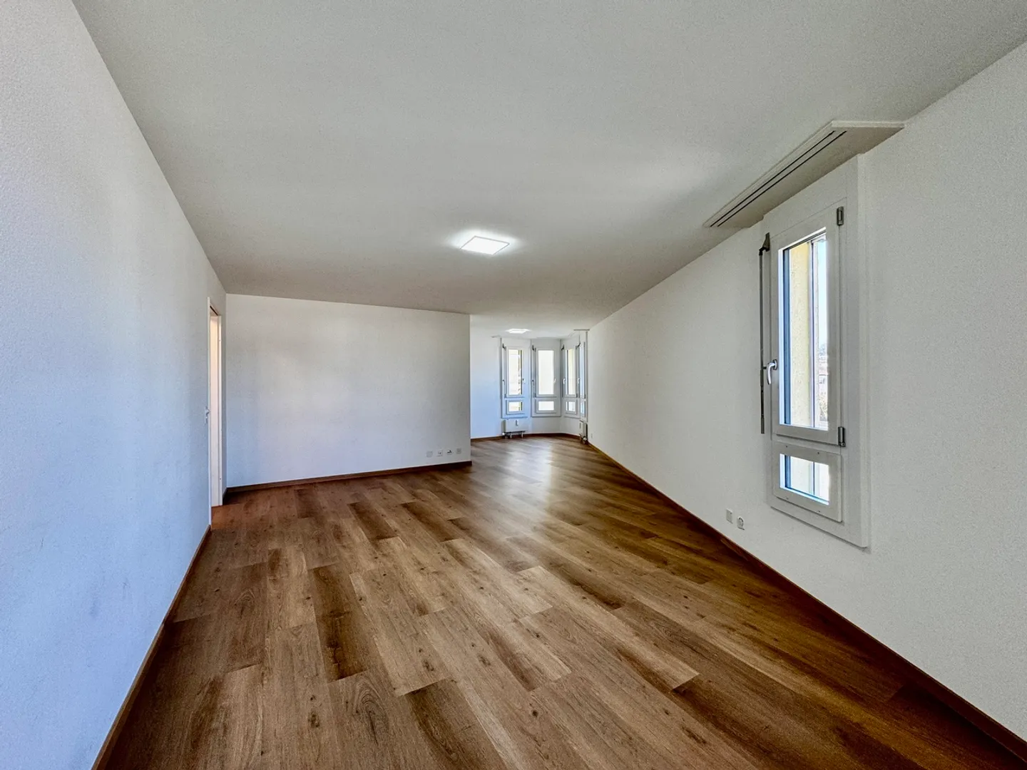 Modern 4.5-room apartment in Reinach - central & comfortable - Photo 1 of 13