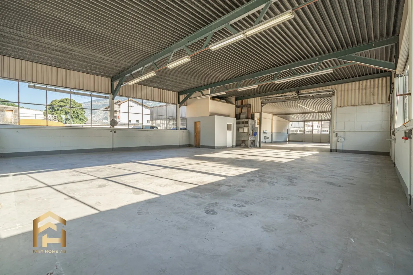 Salle commerciale polyvalente à Raron - Photo 2 sur 13