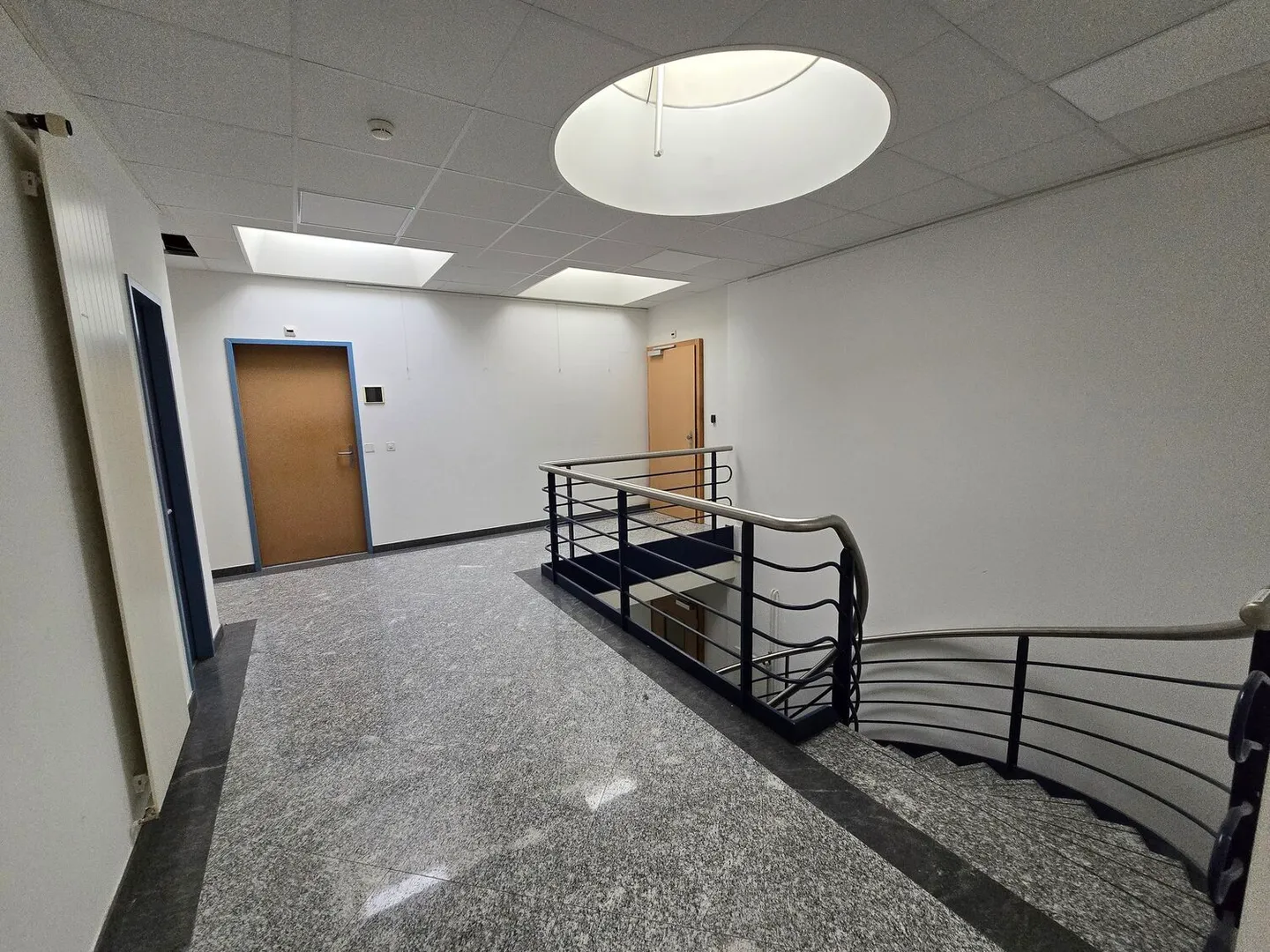 Office space for rent - Photo 5 of 6