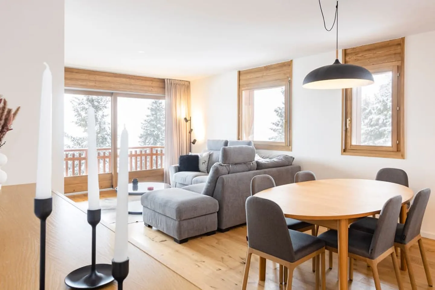 FULLY RENOVATED APARTMENT FOR WEEKLY RENTAL - Photo 3 of 13