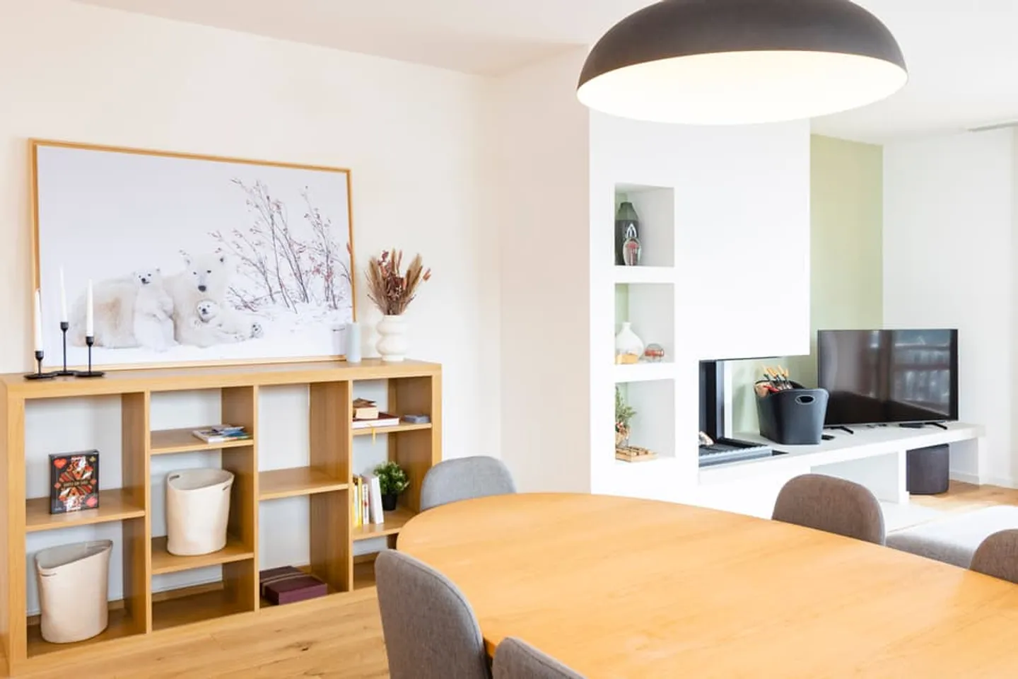 FULLY RENOVATED APARTMENT FOR WEEKLY RENTAL - Photo 4 of 13