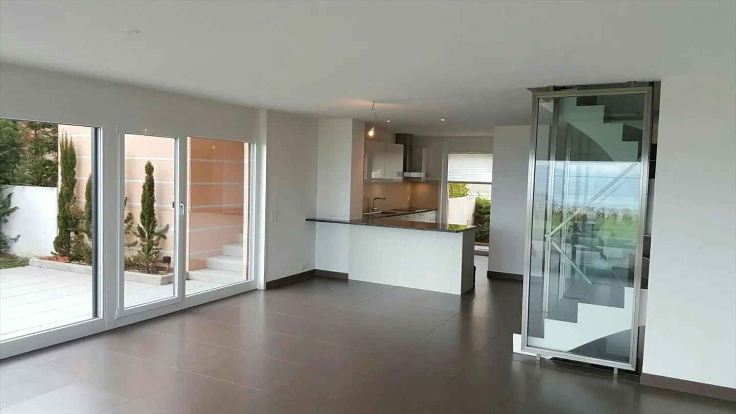 Semi-Detached House 5.5 Rooms - Photo 3 of 10
