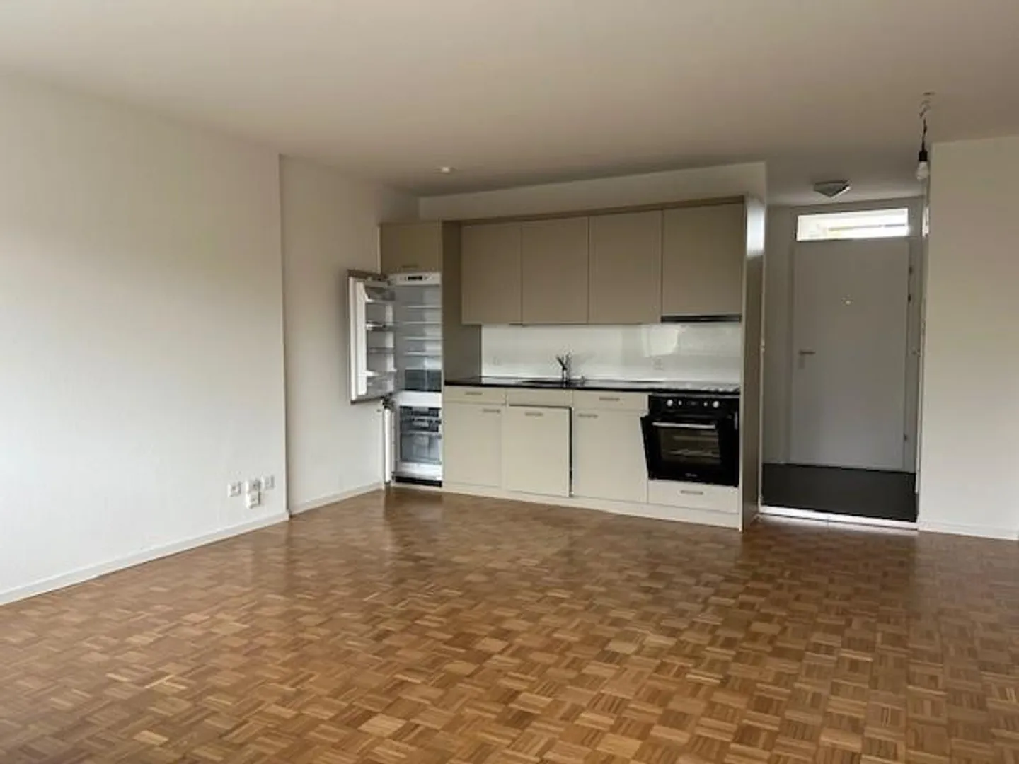 Comfort for Singles - RENT WITHOUT DEPOSIT - Photo 2 of 6