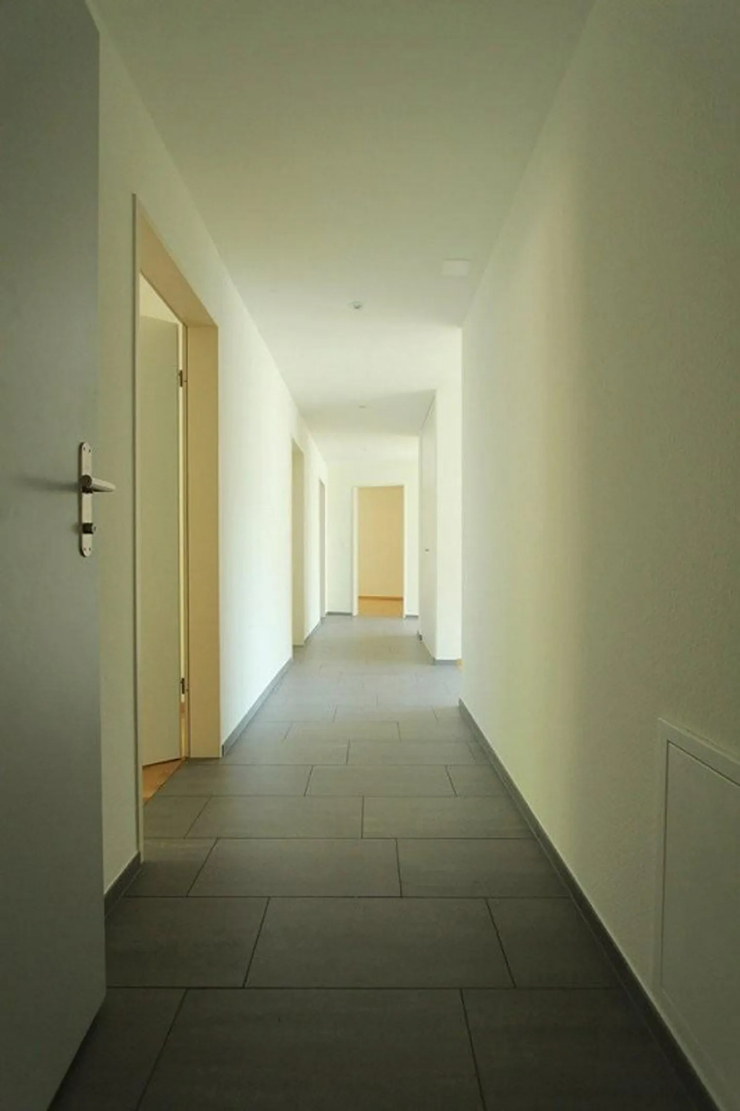 Helle Wohnung mit Balkon - Foto 2 von 11