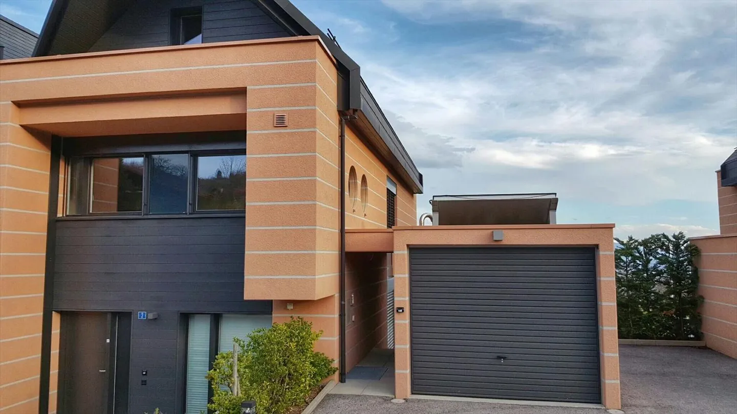 Semi-Detached House 5.5 Rooms - Photo 2 of 10