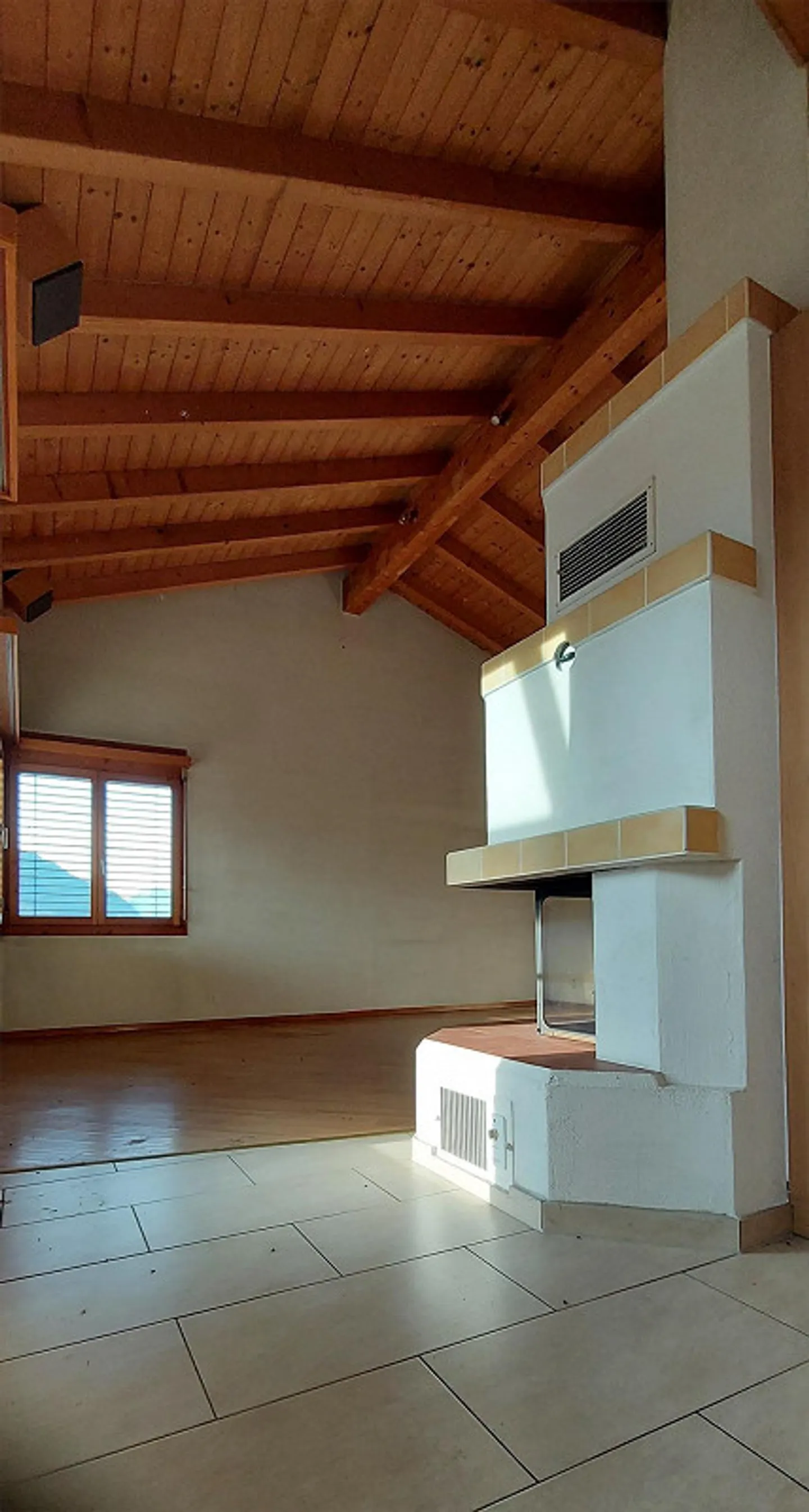 Appartement en attique de 6,5 pièces très bien situé - Photo 4 sur 13