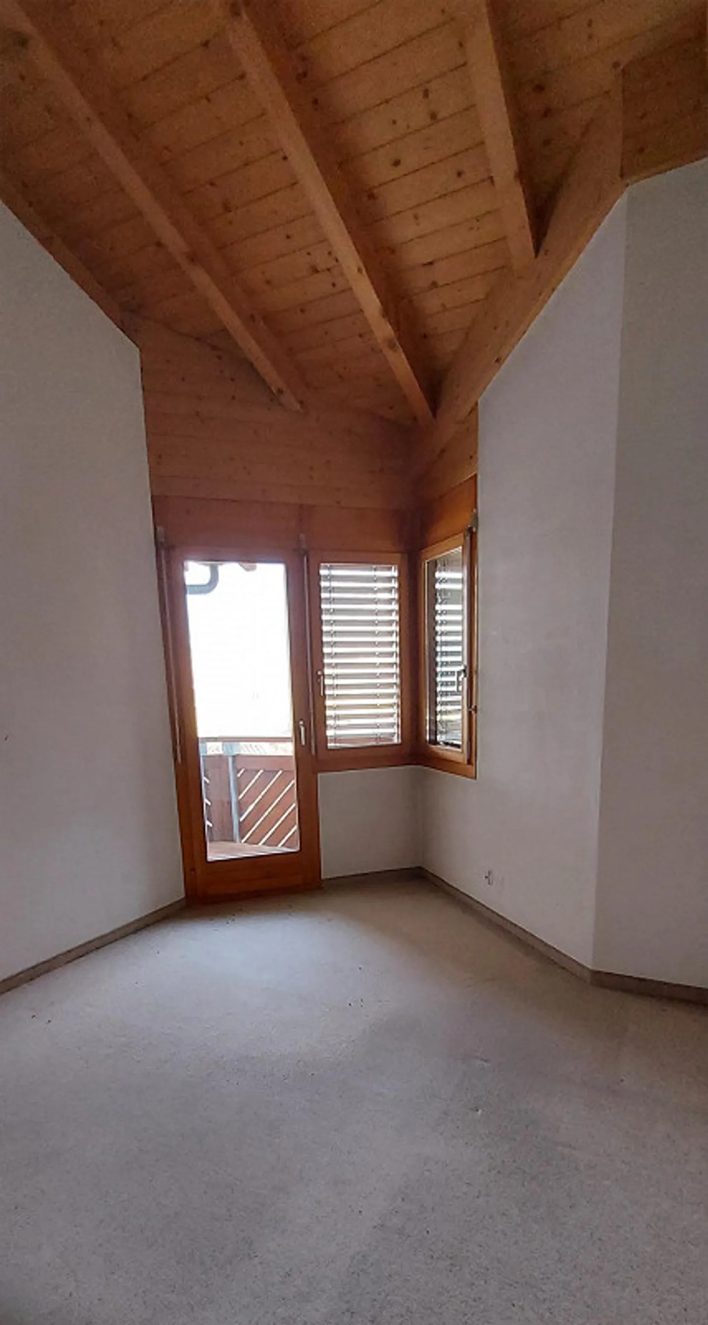 Appartement en attique de 6,5 pièces très bien situé - Photo 8 sur 13