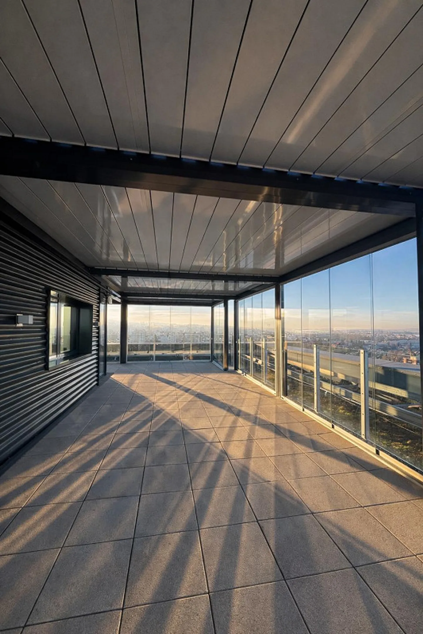 Exclusive commercial space with panoramic lake view - Photo 8 of 12