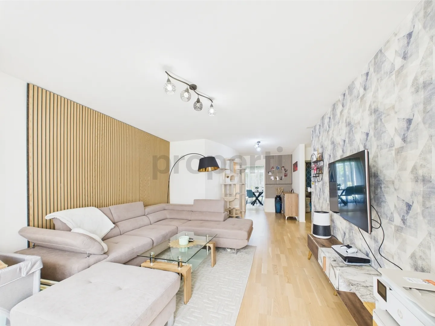 Stylish 3.5-room apartment with sunny winter garden in a quiet location in Herisau - Photo 2 of 10