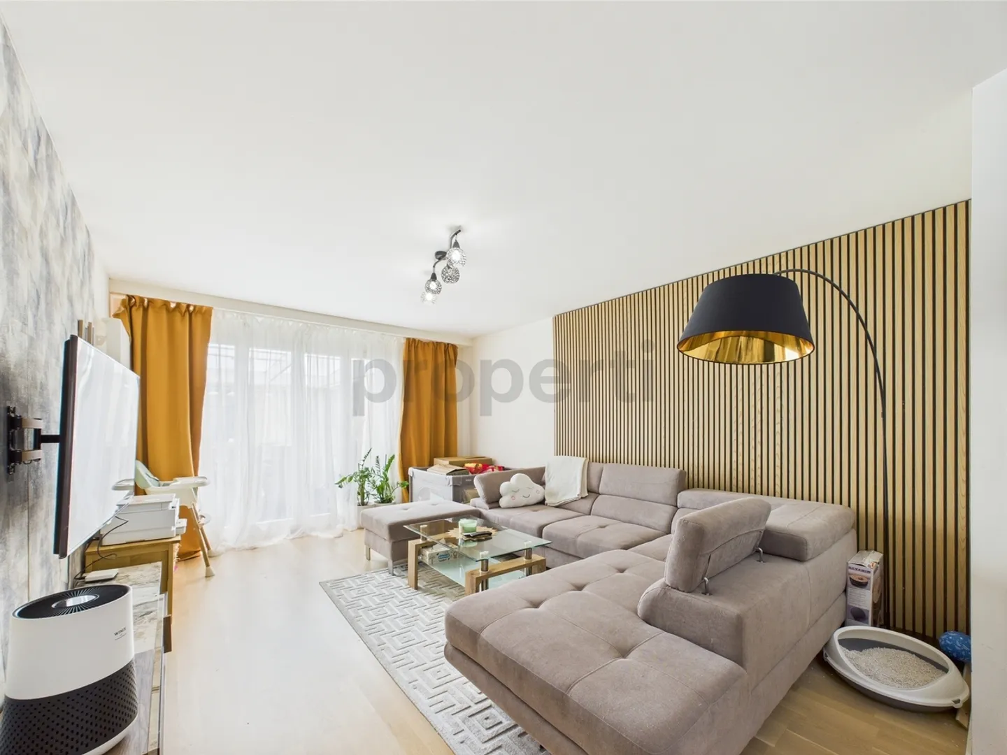 Stylish 3.5-room apartment with sunny winter garden in a quiet location in Herisau - Photo 1 of 10