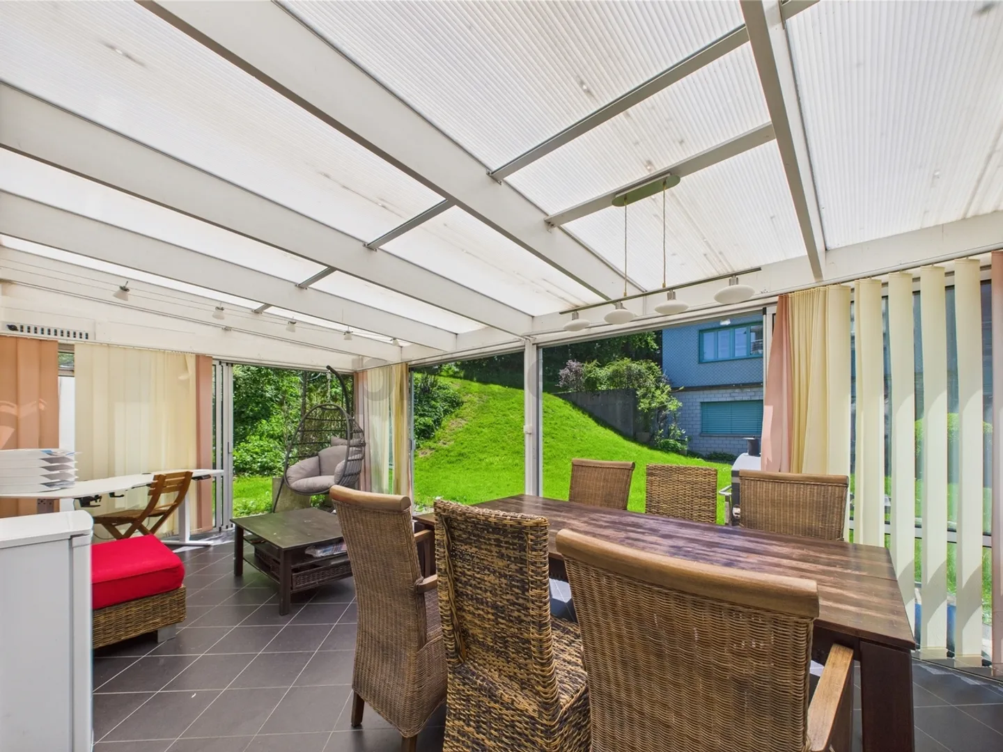 Stylish 3.5-room apartment with sunny winter garden in a quiet location in Herisau - Photo 9 of 10